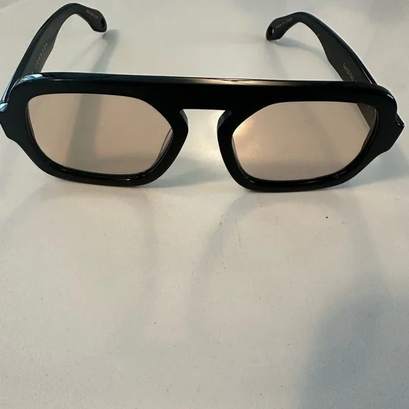 Black Square Women's Sunglasses - Picture 8 of 8